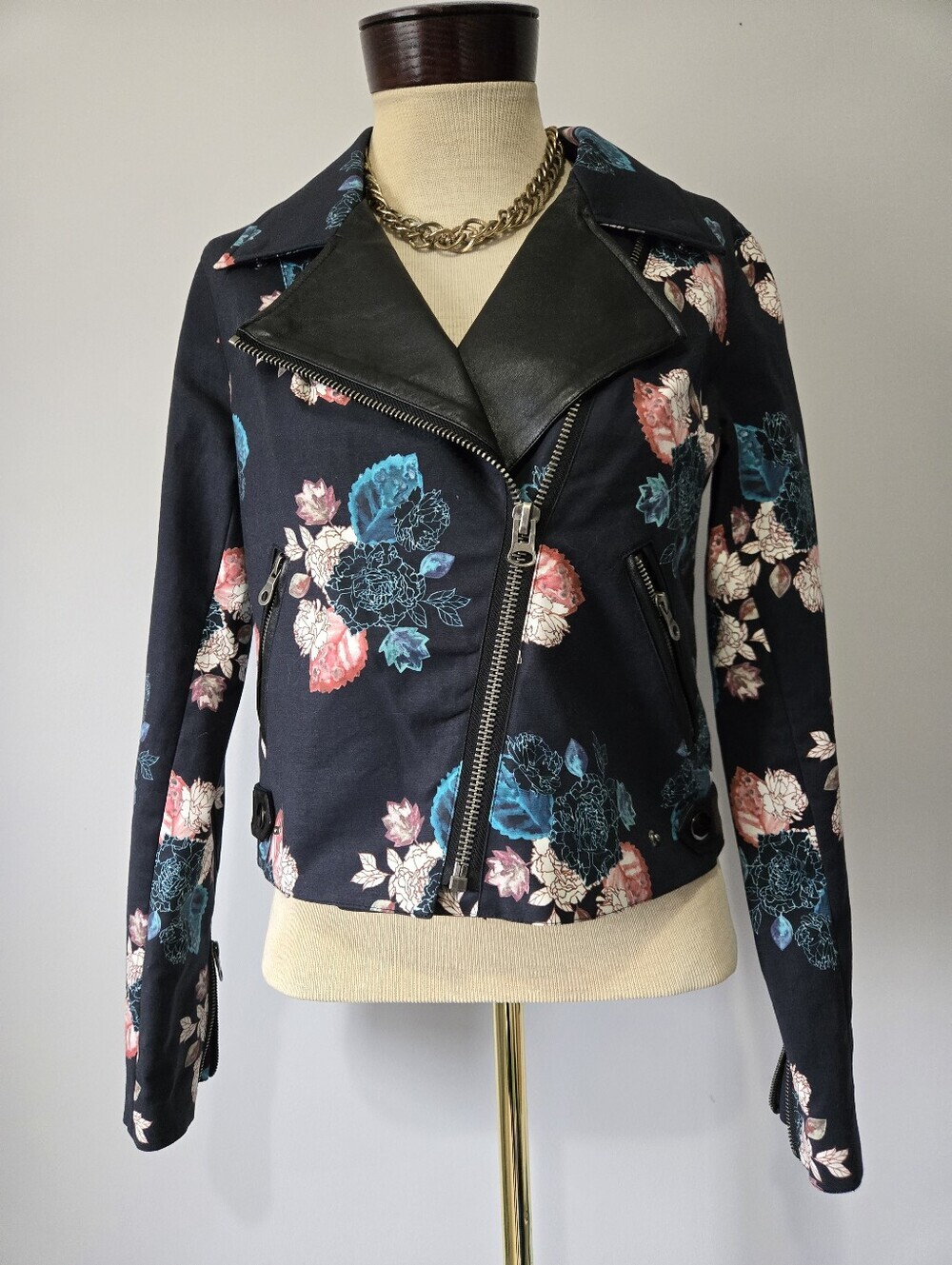 Sachin + Babi Navy Cotton Floral And 100% Leather Lapels And Trim. Size 4